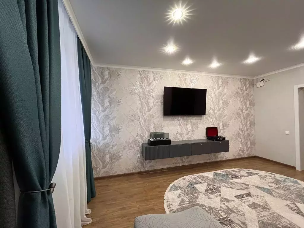 3-к кв. Оренбургская область, Оренбург Салмышская ул., 43/4 (80.0 м) - Фото 1