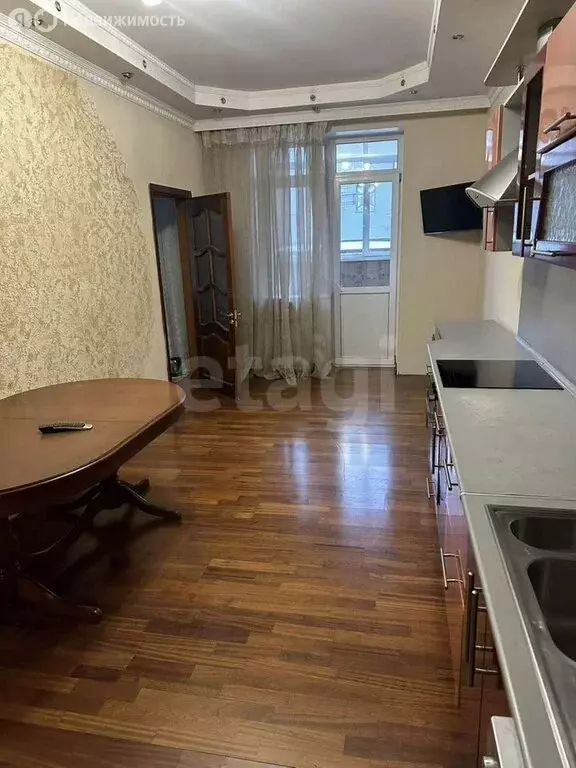 5-комнатная квартира: Омск, набережная Тухачевского, 16 (130 м) - Фото 1