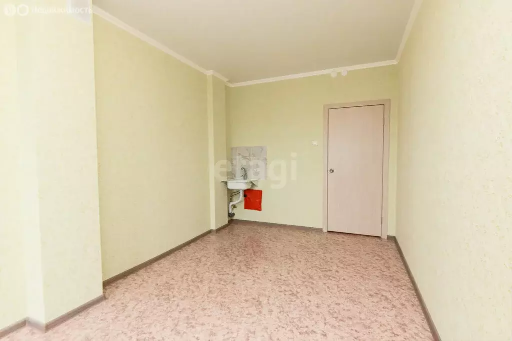 3-комнатная квартира: Бийск, улица Михаила Митрофанова, 2 (70.1 м) - Фото 2