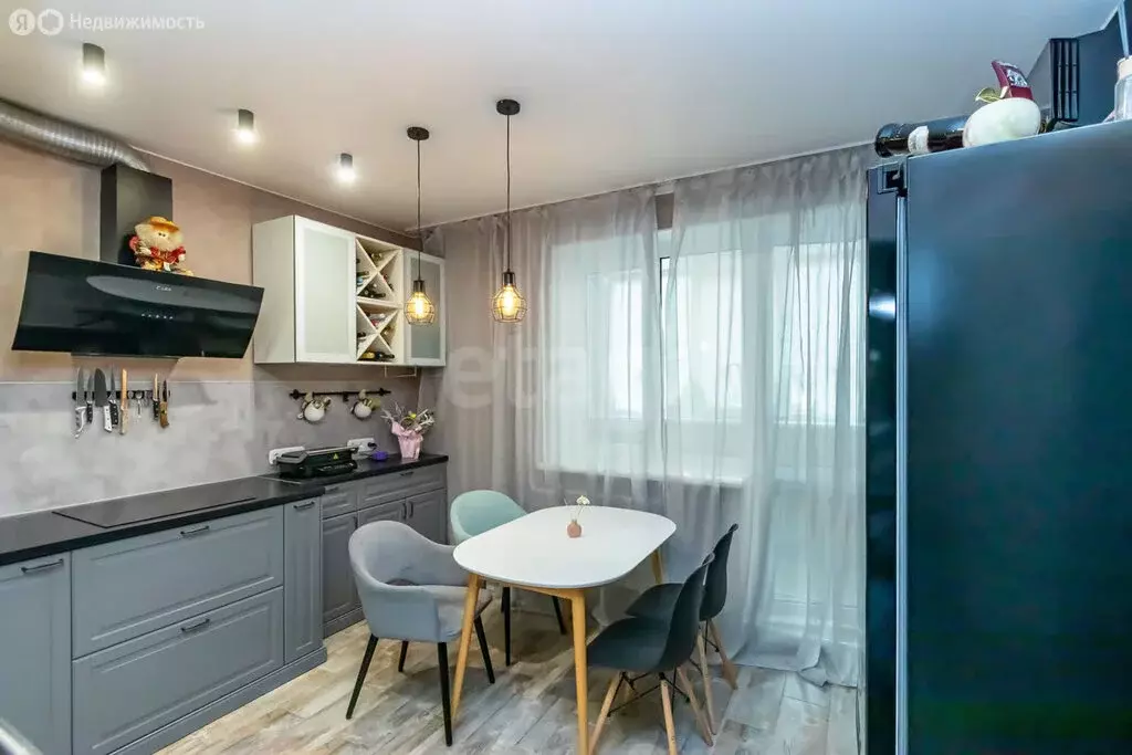 3-комнатная квартира: Тюмень, Депутатская улица, 80к2 (85 м) - Фото 0