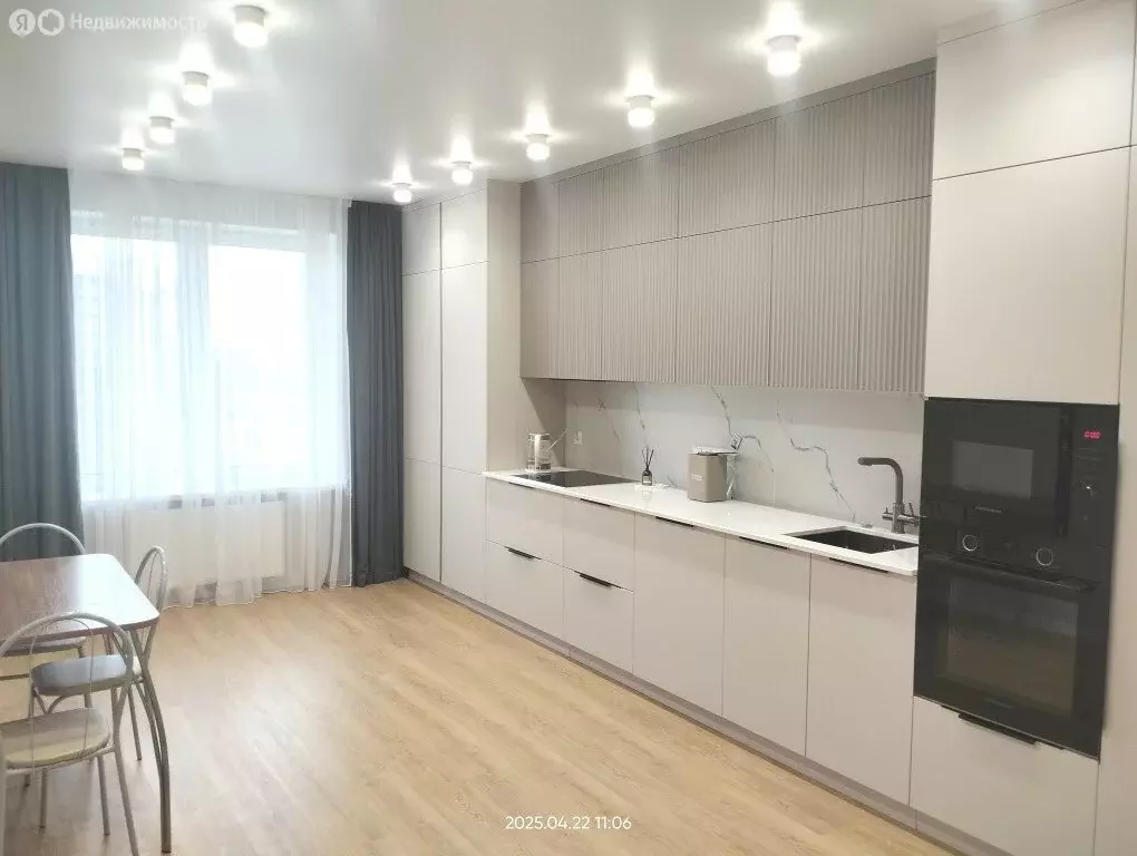 4-комнатная квартира: Киров, улица Ивана Попова, 97 (90 м) - Фото 0