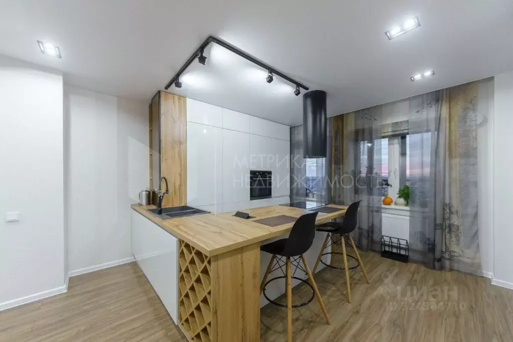 2-к кв. Тюменская область, Тюмень ул. Федюнинского, 64к1 (73.0 м) - Фото 0