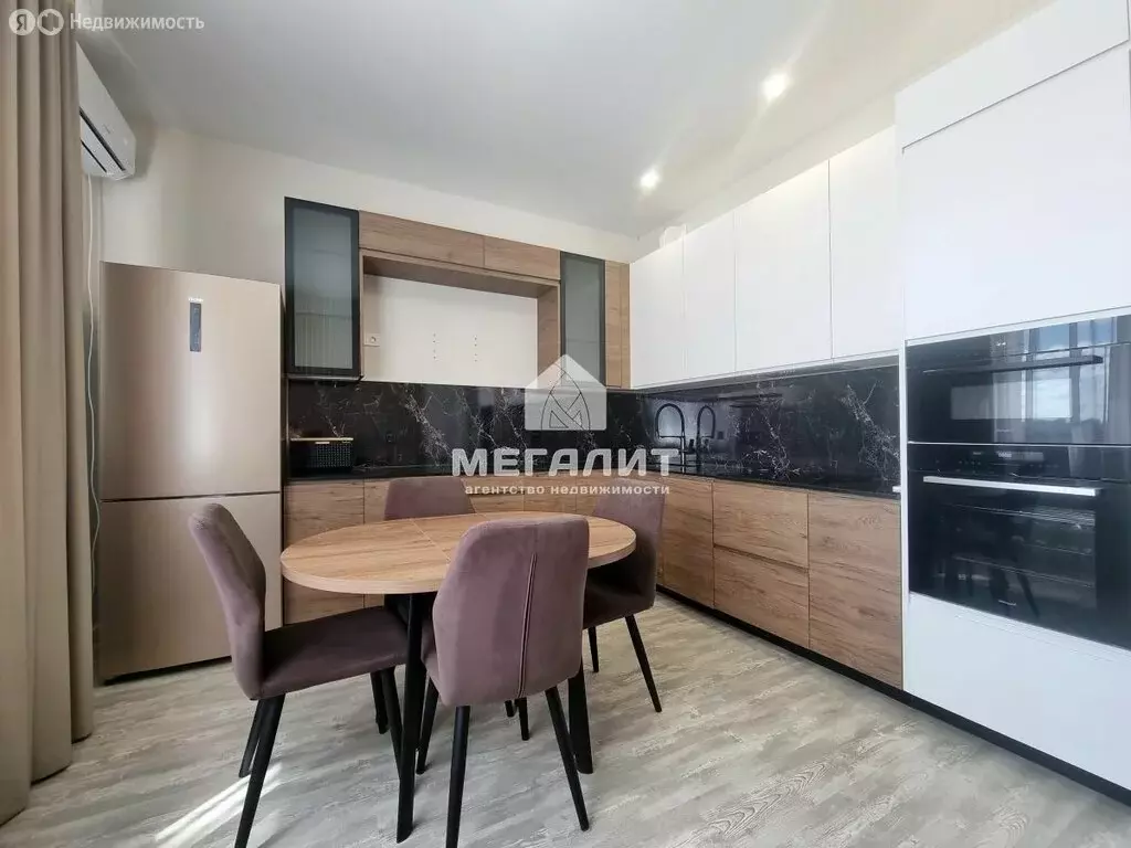 1-комнатная квартира: Казань, улица Павлюхина, 110В (62 м) - Фото 1