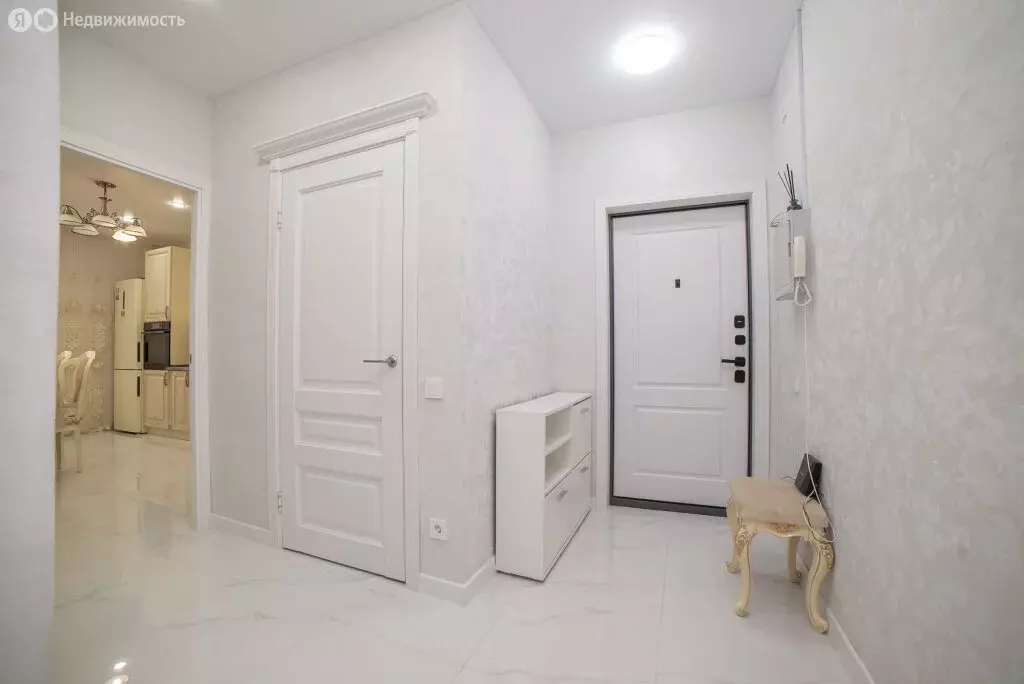 3-комнатная квартира: Екатеринбург, улица Рябинина, 19 (79.9 м) - Фото 1