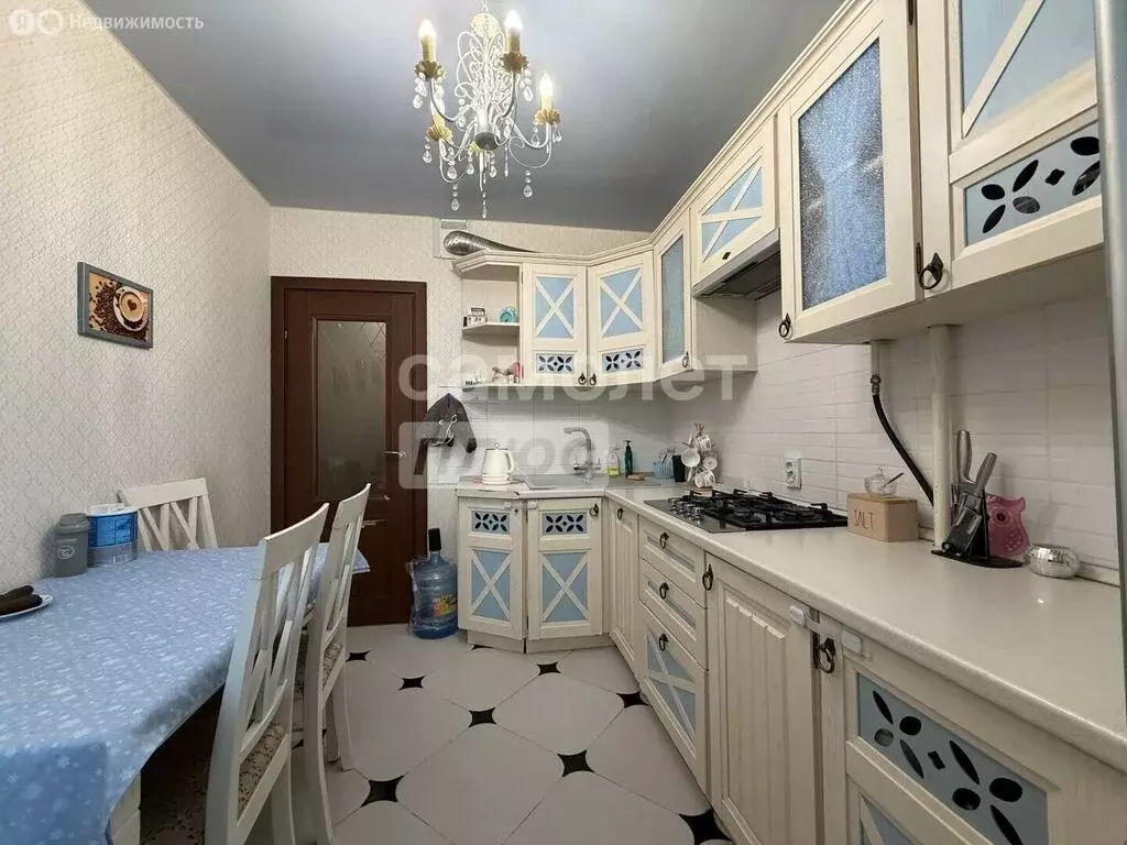 3-комнатная квартира: Волгоград, район Семь Ветров, бульвар 30-летия ... - Фото 1