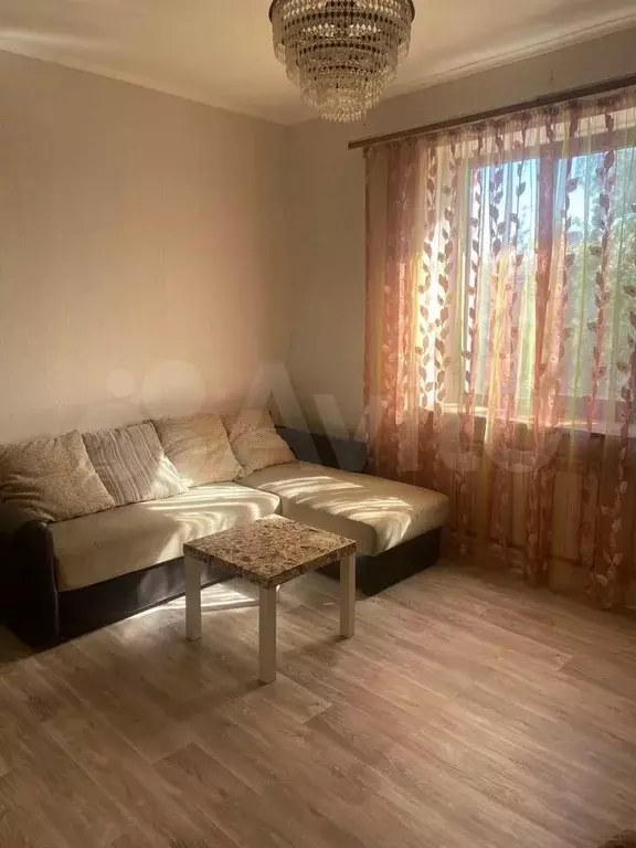 Комната 21 м в 3-к., 4/4 эт. - Фото 0