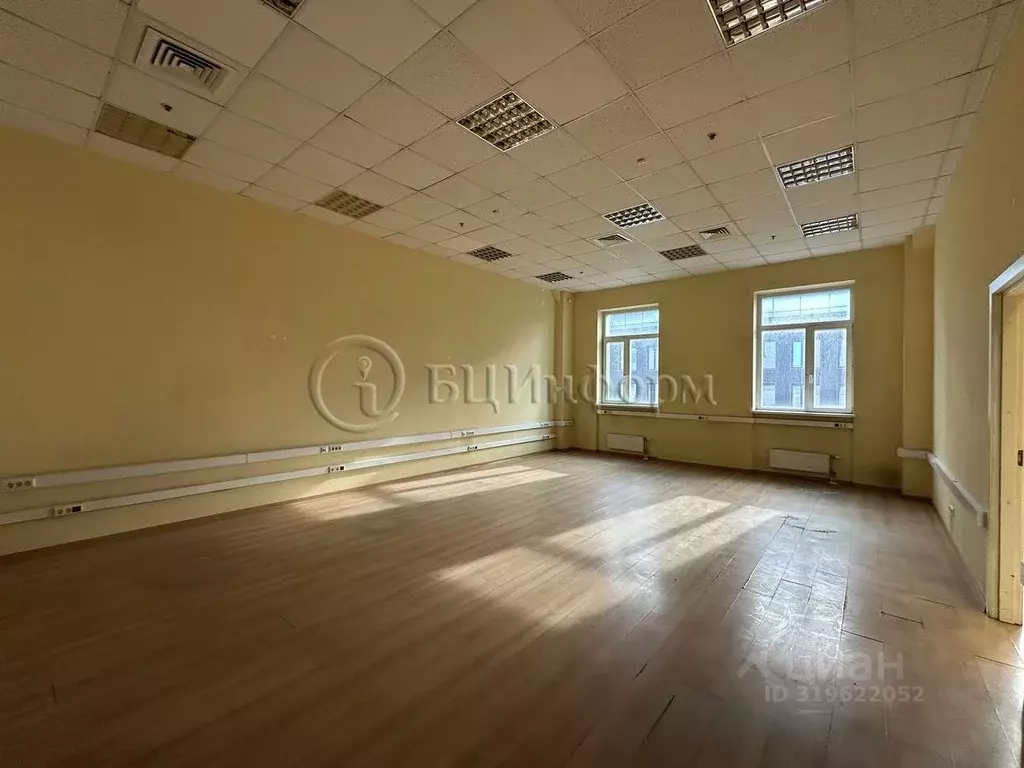 Офис в Санкт-Петербург пл. Конституции, 1 (900 м) - Фото 0