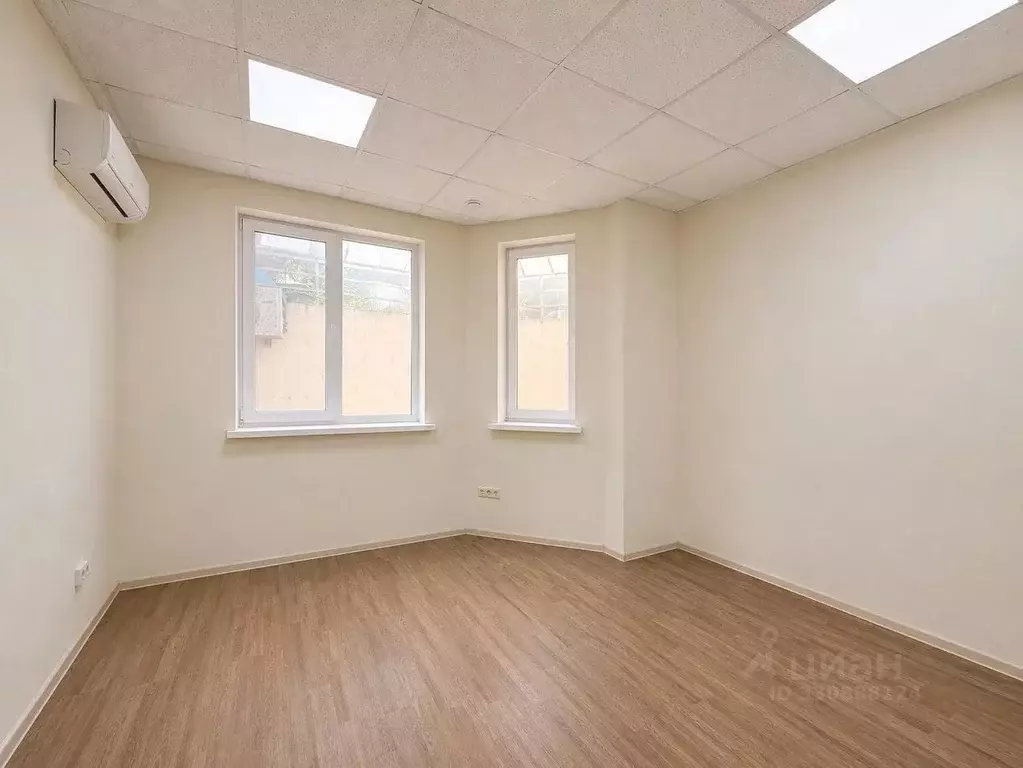 Офис в Краснодарский край, Геленджик Парус мкр,  (20 м) - Фото 1
