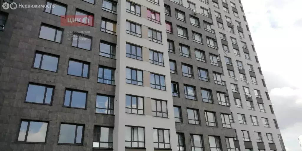 3-комнатная квартира: Рязань, улица Александра Полина, 1 (97.47 м) - Фото 1