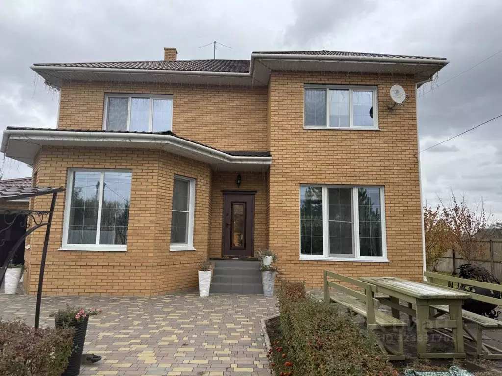 Дом в Хакасия, Абакан ул. Анны Ахматовой, 30А (350 м) - Фото 1