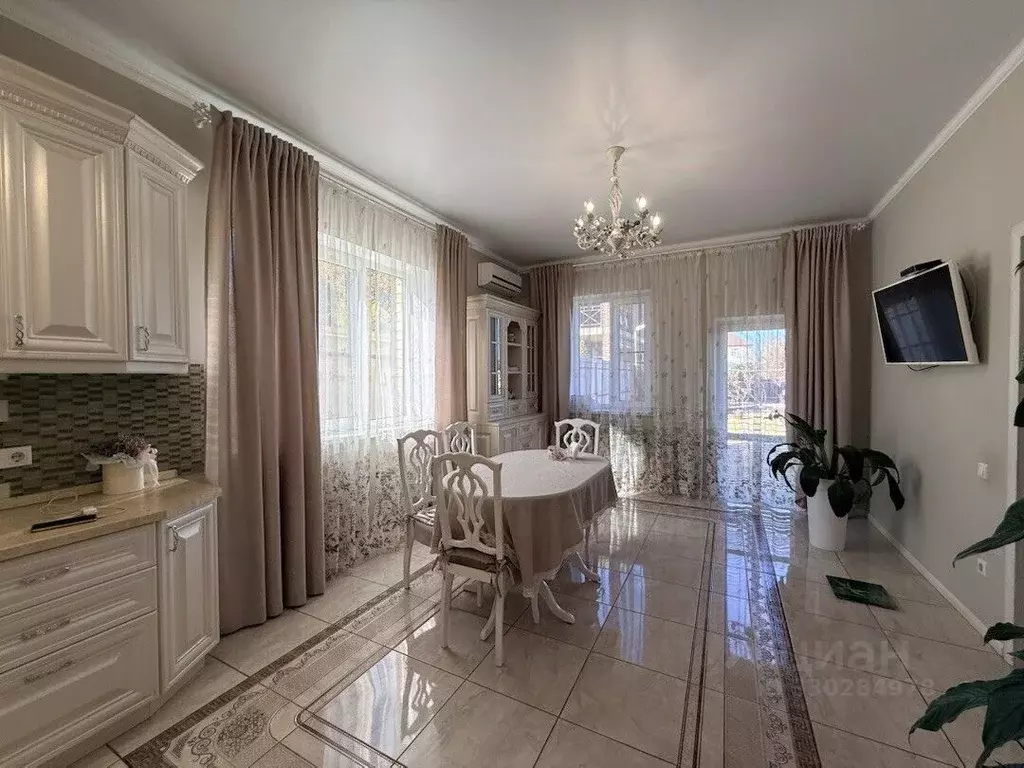 Дом в Астраханская область, Астрахань пер. 1-й Постовой, 34 (174 м) - Фото 1