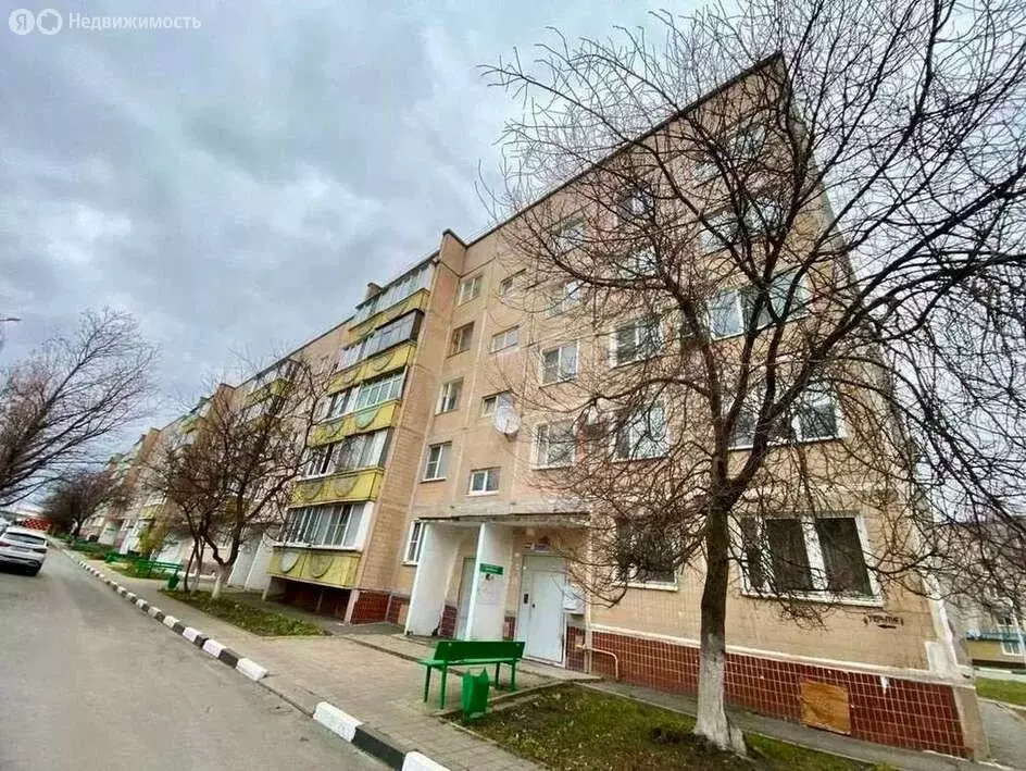 3-комнатная квартира: Губкин, улица Дзержинского, 123 (63 м) - Фото 1