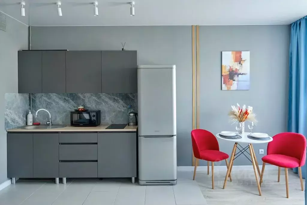 Студия Свердловская область, Екатеринбург ул. Куйбышева, 100к2 (33.0 ... - Фото 1