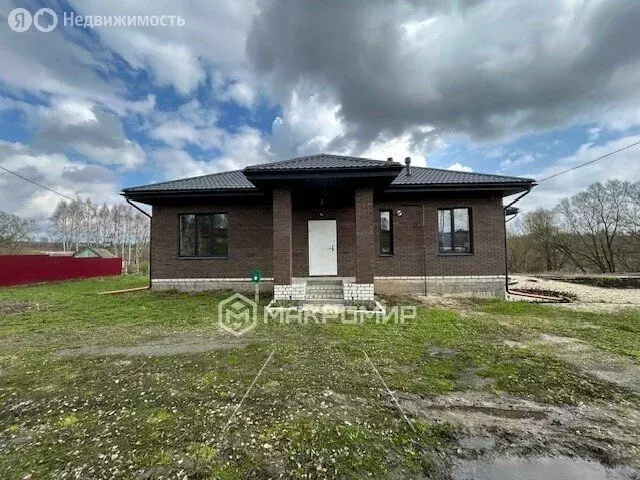 Дом в село Толмачево, Партизанская улица, 41 (150 м) - Фото 1