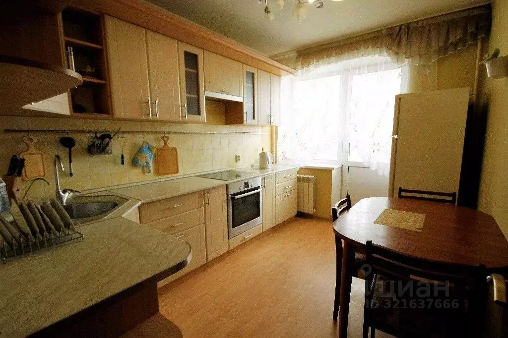 3-к кв. Свердловская область, Екатеринбург ул. Бисертская, 34 (70.0 м) - Фото 0