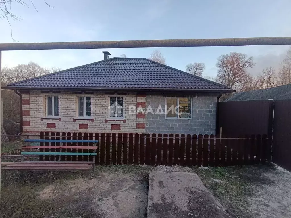 Дом в Белгородская область, Корочанский район, Алексеевское с/пос, с. ... - Фото 1