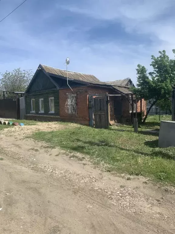 Дом в Волгоградская область, Волгоград Карело-Финская ул. (44 м) - Фото 0