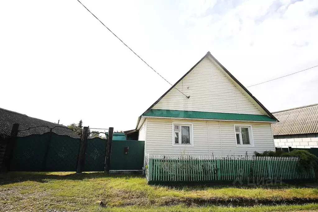 Дом в Тюменская область, Исетский муниципальный округ, с. Рассвет ул. ... - Фото 1
