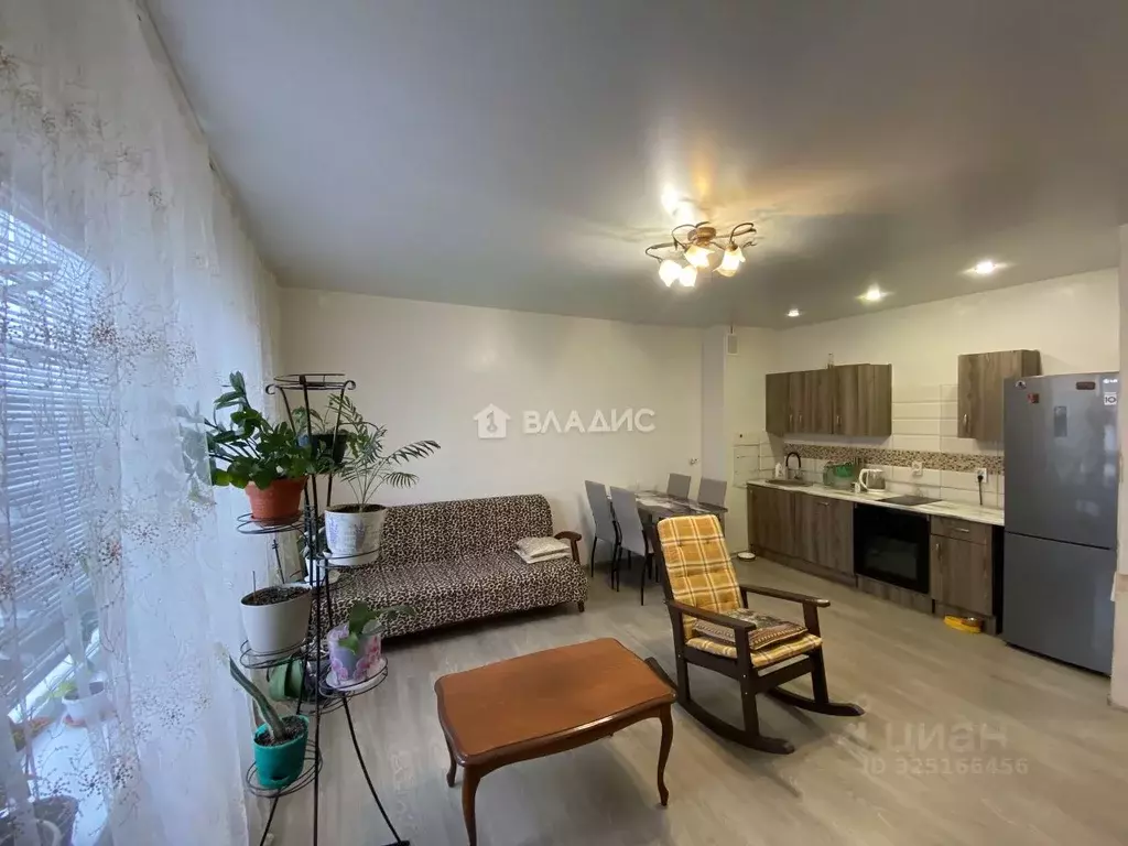 3-к кв. Волгоградская область, Волгоград ул. Шумского, 7 (66.0 м) - Фото 2