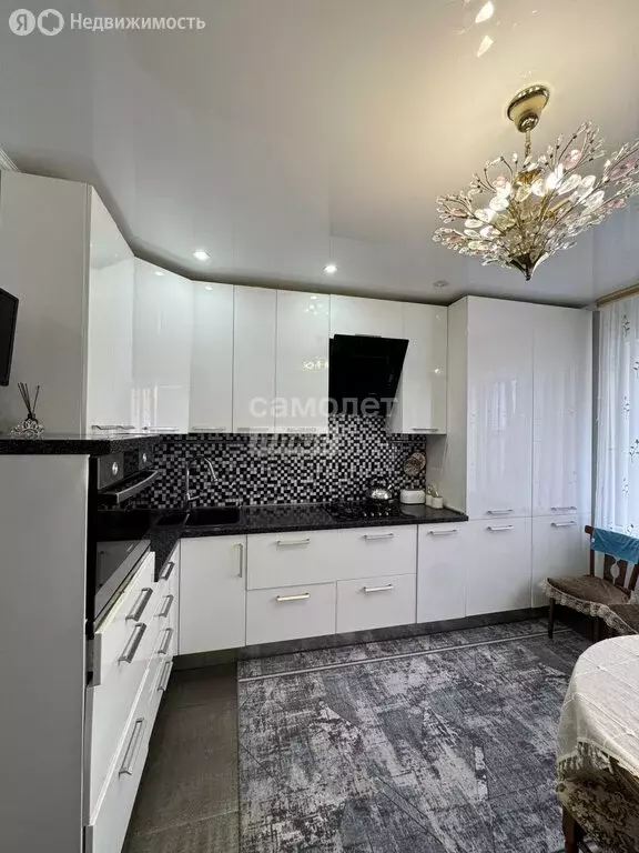 1-комнатная квартира: Астрахань, улица Космонавтов, 18к1 (57 м) - Фото 0