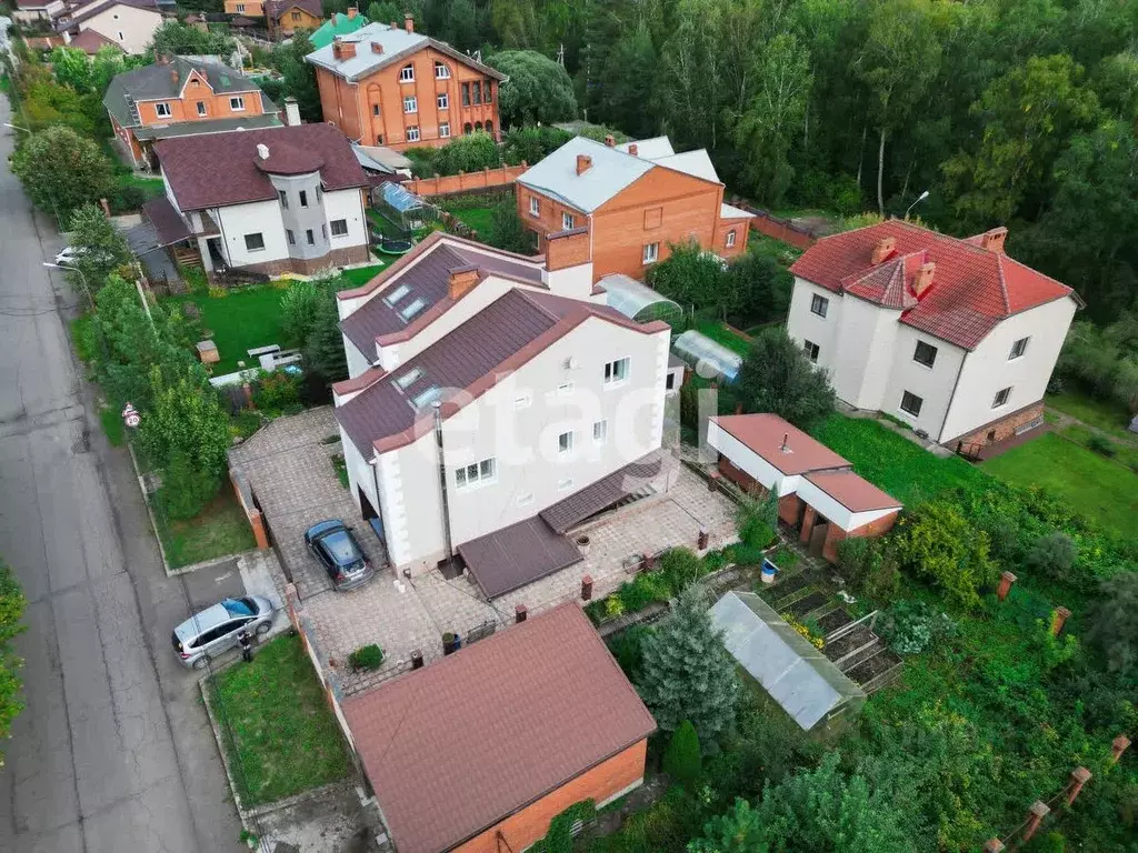 Дом в Красноярский край, Красноярск Воскресная ул., 21 (350 м) - Фото 1