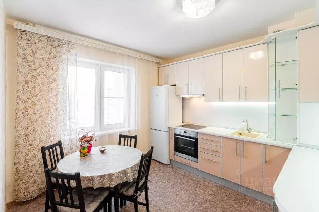 3-к кв. Омская область, Омск просп. Королева, 24к1 (79.6 м) - Фото 1