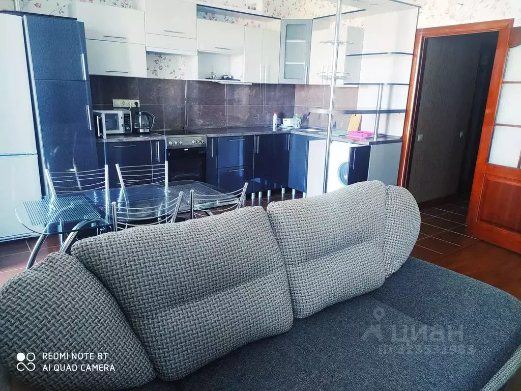 1-к кв. Омская область, Омск просп. Комарова, 14 (50.0 м) - Фото 1