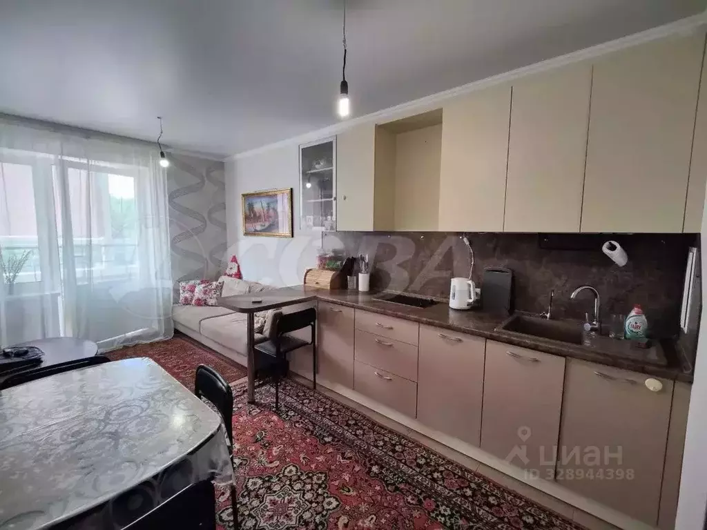 2-к кв. Тюменская область, Тюмень ул. Парада Победы, 9 (50.0 м) - Фото 1