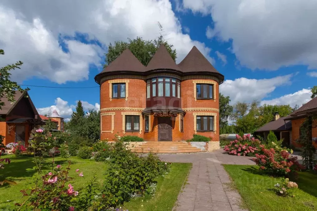 Дом в Тюменская область, Тюмень Микрорайон мыс, ул. Макарова (356 м) - Фото 1