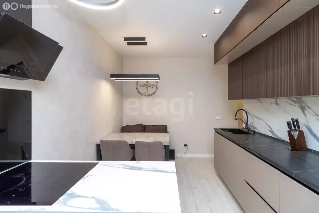 4-комнатная квартира: Тюмень, улица Муравленко, 9 (92 м) - Фото 1