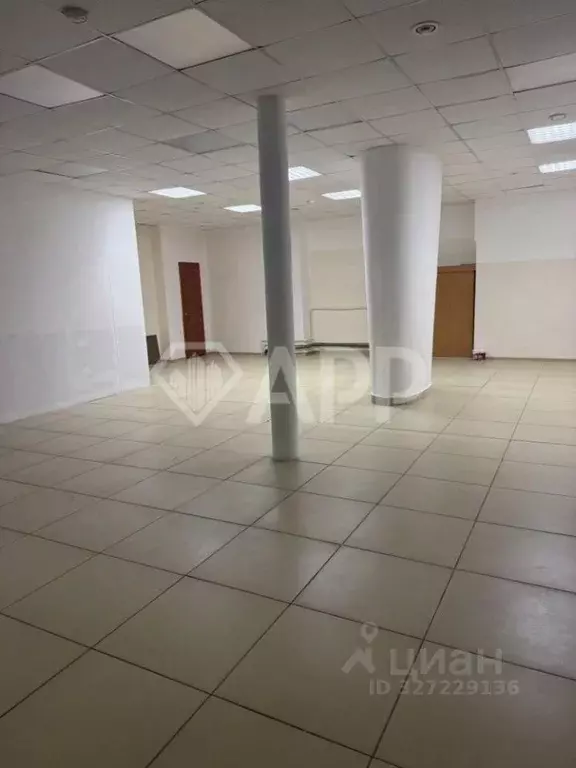 Помещение свободного назначения в Татарстан, Набережные Челны просп. ... - Фото 1