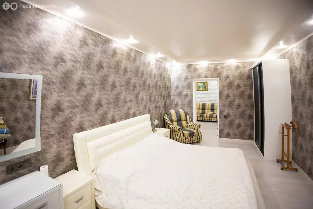 3-комнатная квартира: Альметьевск, улица Ризы Фахретдина, 36А (108 м) - Фото 2