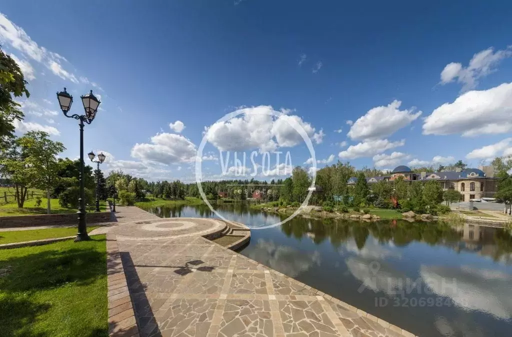 Участок в Московская область, Одинцовский городской округ, д. ... - Фото 1