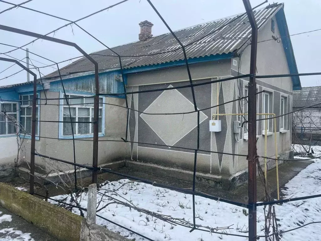 Дом в Крым, Кировский район, с. Приветное ул. Мира, 19 (66 м) - Фото 1