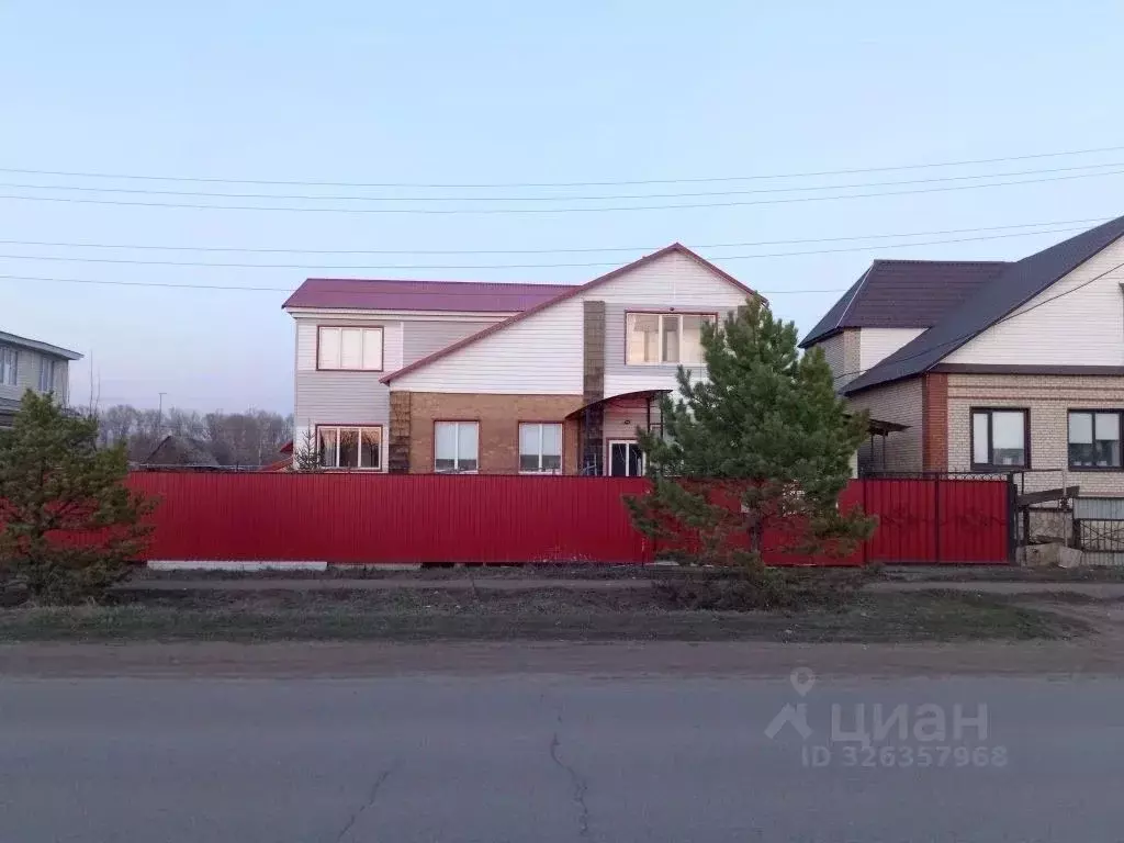 Дом в Оренбургская область, пос. Саракташ ул. Маяковского, 60А (166 м) - Фото 1