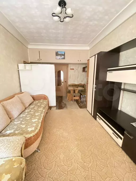 Комната 17,5 м в 9-к., 2/2 эт. - Фото 0