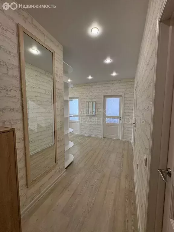 2-комнатная квартира: Тюмень, улица Газовиков, 35 (67.7 м) - Фото 0