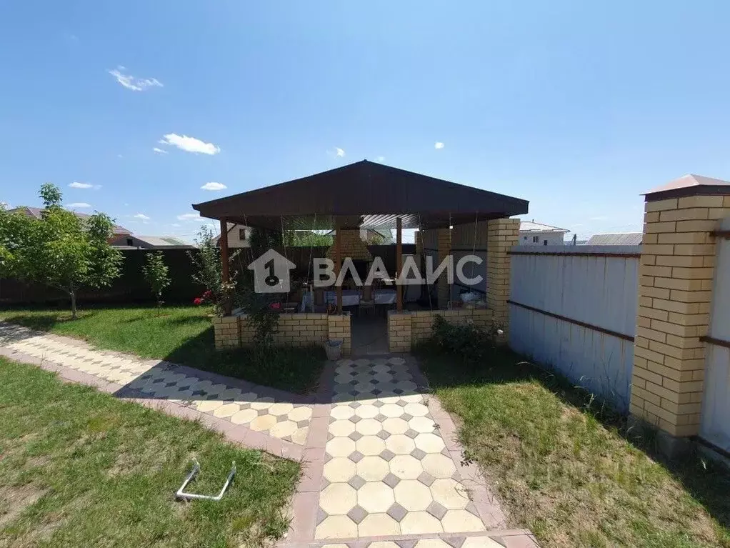 Дом в Калмыкия, Элиста Калачинская ул. (240 м) - Фото 1