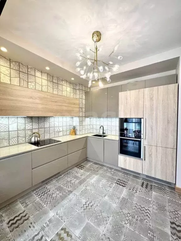 3-к кв. Татарстан, Казань ул. Некрасова, 28 (101.0 м) - Фото 0