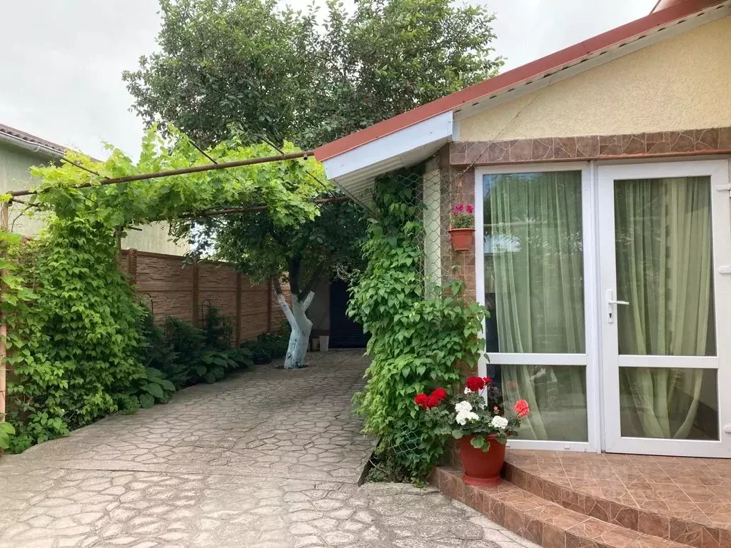 Дом в Крым, Евпатория ул. Тумен, 2 (100 м) - Фото 1