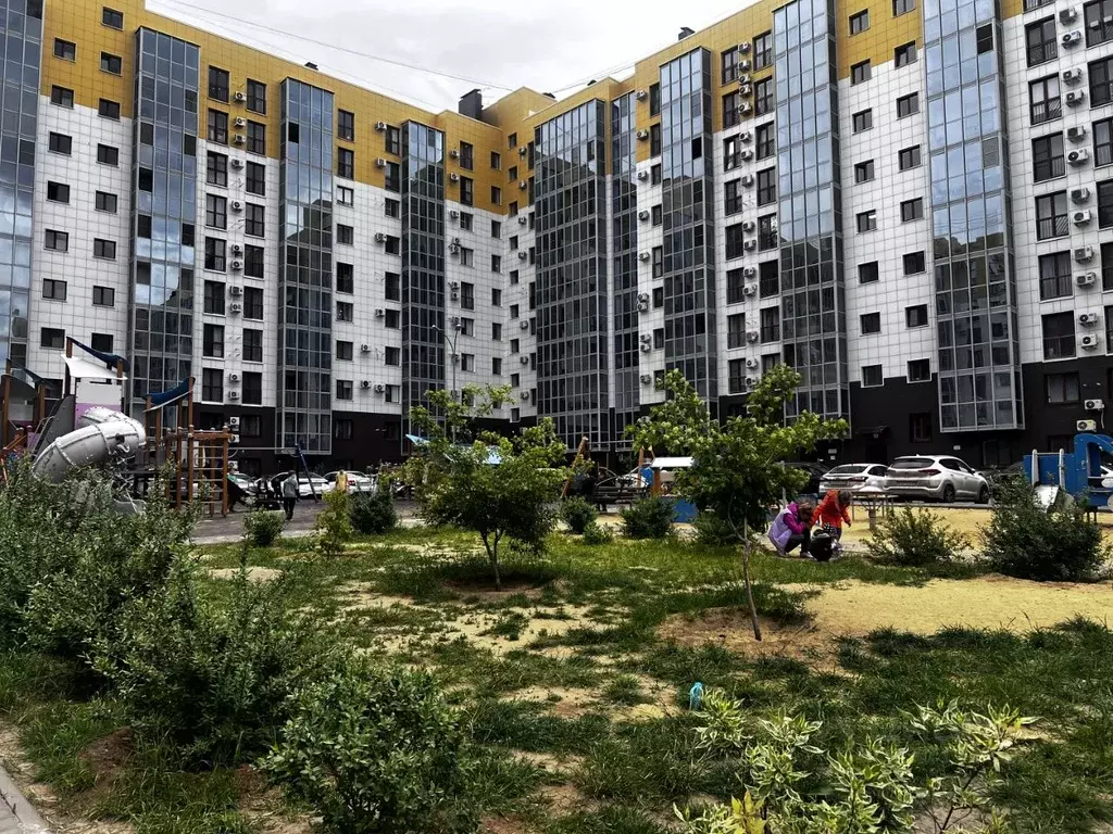 3-к кв. Волгоградская область, Волгоград ул. Расула Гамзатова, 7 ... - Фото 0
