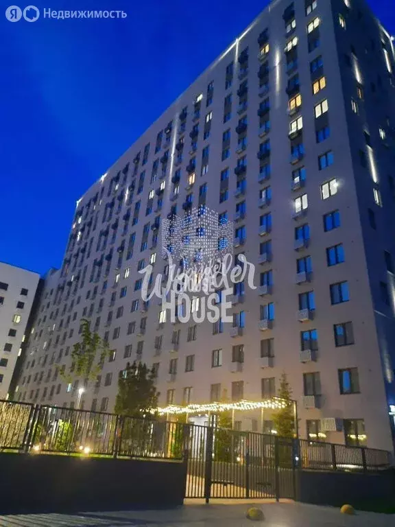 3-комнатная квартира: Тюмень, улица Республики, 204В (70 м) - Фото 1