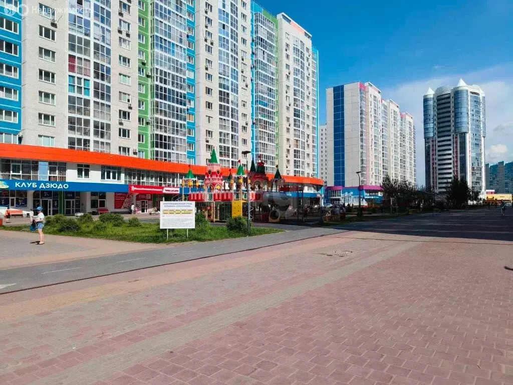 2-комнатная квартира: Тюмень, улица Александра Митинского, 3 (67.8 м) - Фото 1