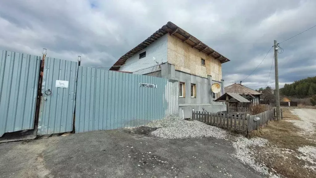 Дом в Свердловская область, Режевской муниципальный округ, с. Першино ... - Фото 0