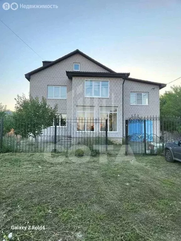 Дом в село Александровка, Лесная улица (220 м) - Фото 1