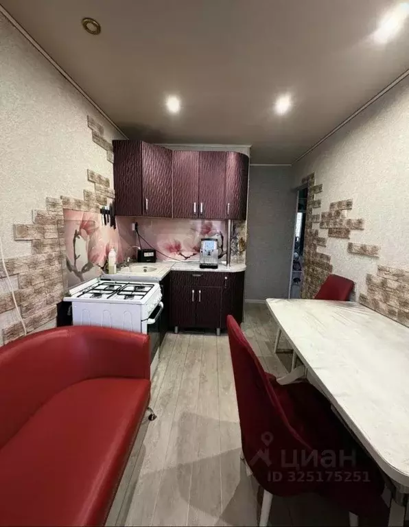 3-к кв. Оренбургская область, Новотроицк Советская ул., 121 (62.7 м) - Фото 1