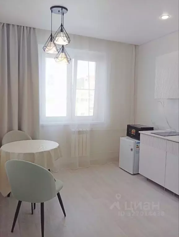 Комната Челябинская область, Челябинск ул. Братьев Кашириных, 132А ... - Фото 1