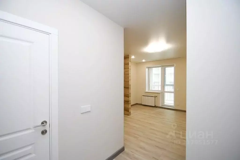 2-к кв. Омская область, Омск просп. Королева, 7 (70.5 м) - Фото 0