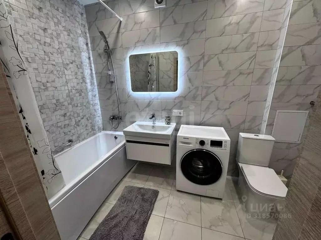 1-к кв. Тюменская область, Тюмень ул. Республики, 204к4 (58.5 м) - Фото 0