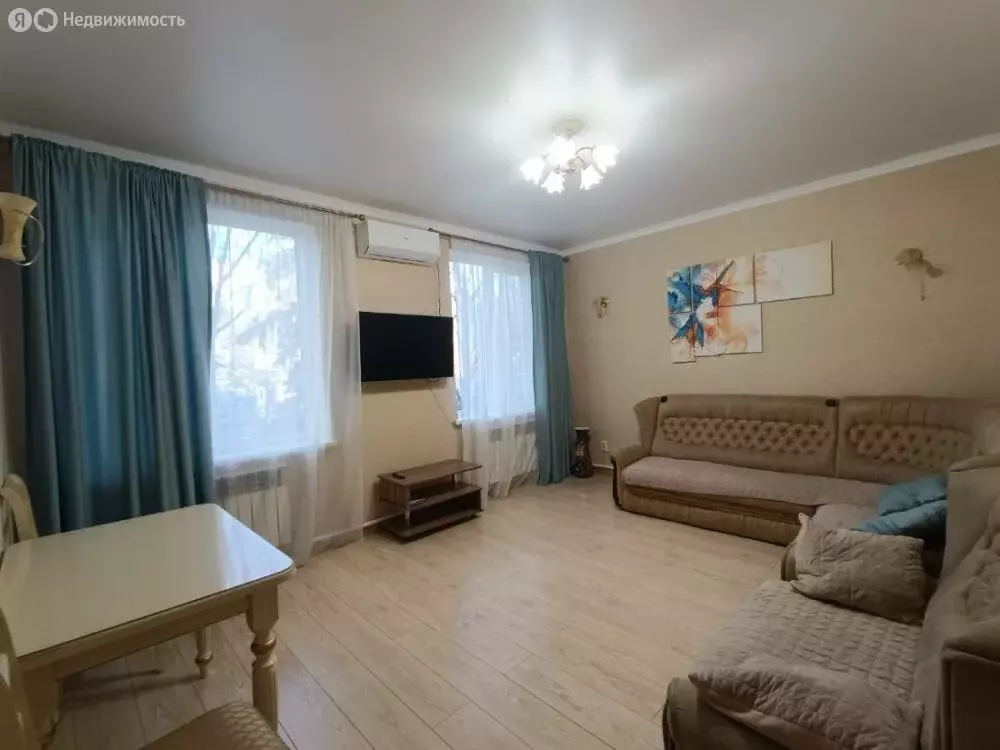 3-комнатная квартира: Пятигорск, проспект Кирова, 71 (66.2 м) - Фото 1